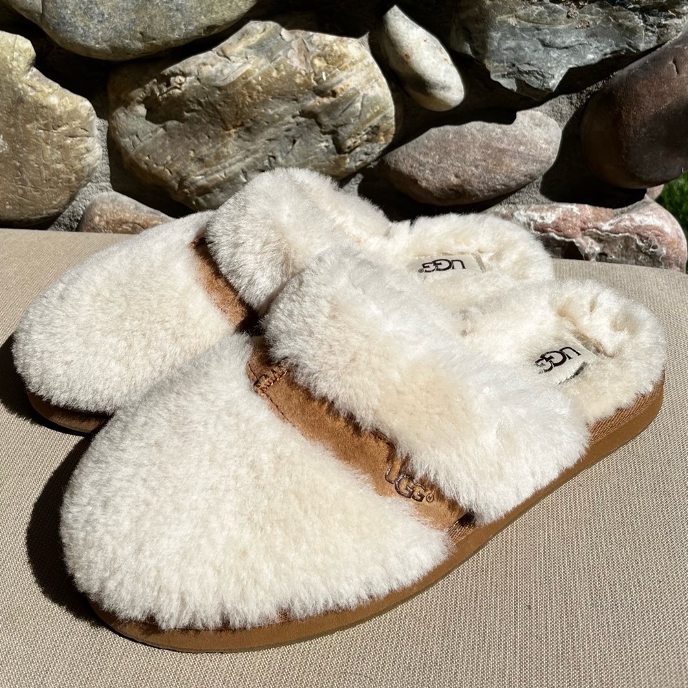 Uggs slippers size 7